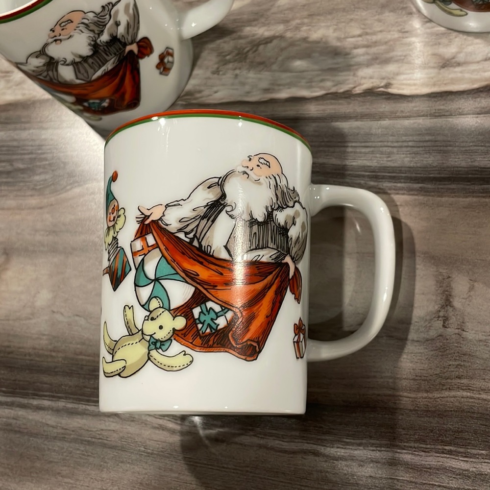 Fitz and Floyd Variations Christmas Coffee Cups
